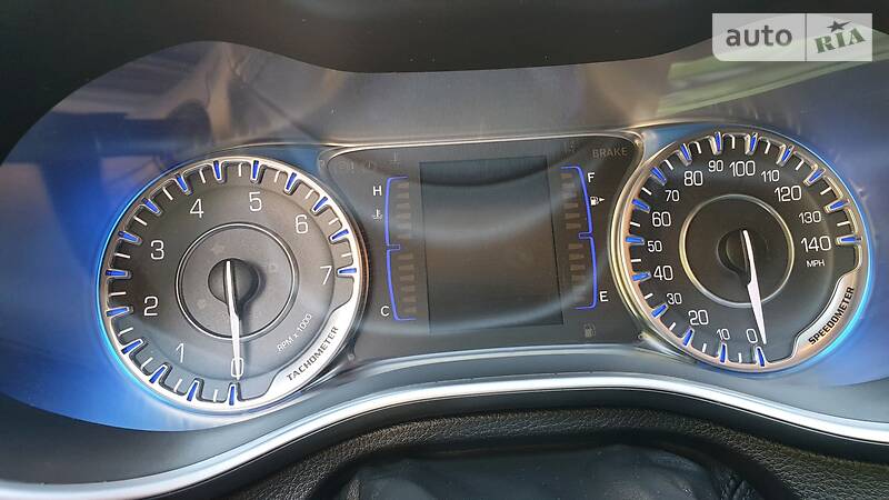 Седан Chrysler 200 2014 в Дніпрі