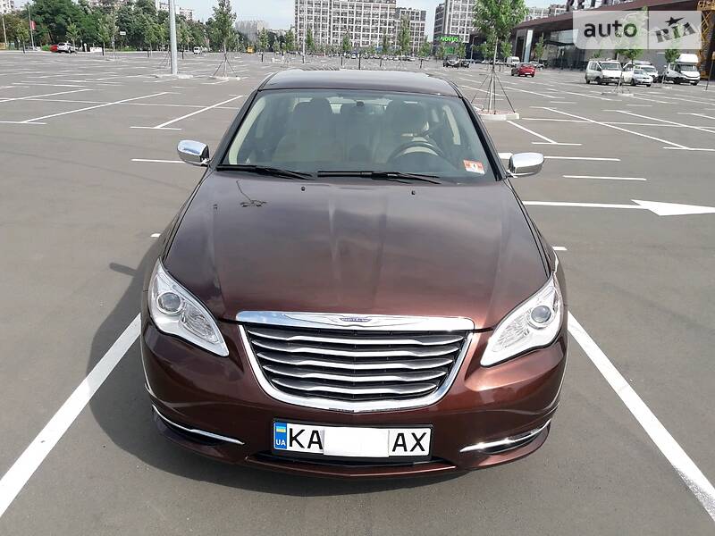 Седан Chrysler 200 2013 в Києві