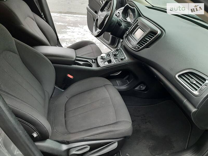 Седан Chrysler 200 2015 в Києві