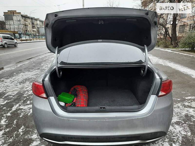 Седан Chrysler 200 2015 в Києві