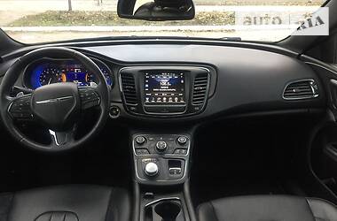 Седан Chrysler 200 2015 в Маріуполі