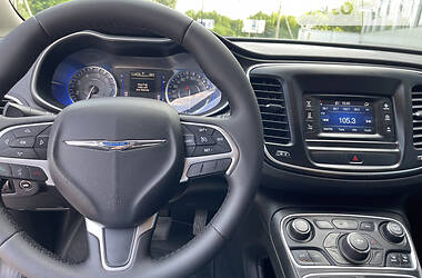 Седан Chrysler 200 2015 в Киеве