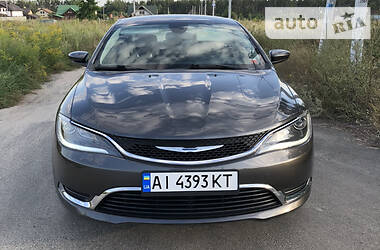 Седан Chrysler 200 2015 в Киеве