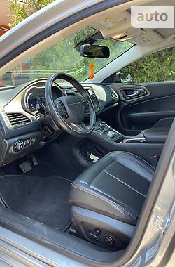 Седан Chrysler 200 2015 в 