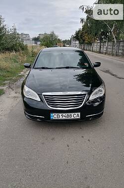 Седан Chrysler 200 2013 в 