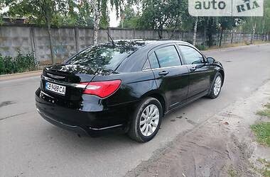 Седан Chrysler 200 2013 в 