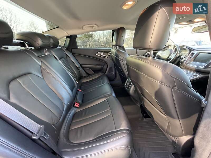 Седан Chrysler 200 2016 в Ковеле