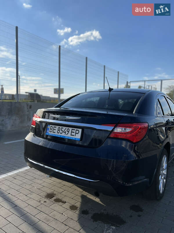 Седан Chrysler 200 2013 в Первомайске
