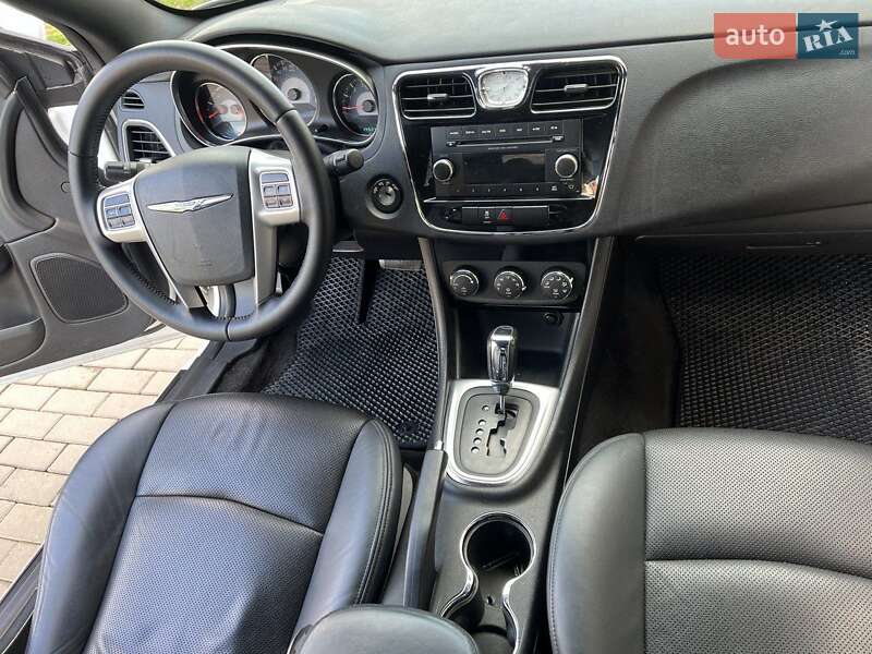 Кабріолет Chrysler 200 2011 в Києві
