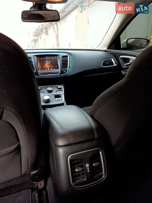 Седан Chrysler 200 2014 в Вишгороді