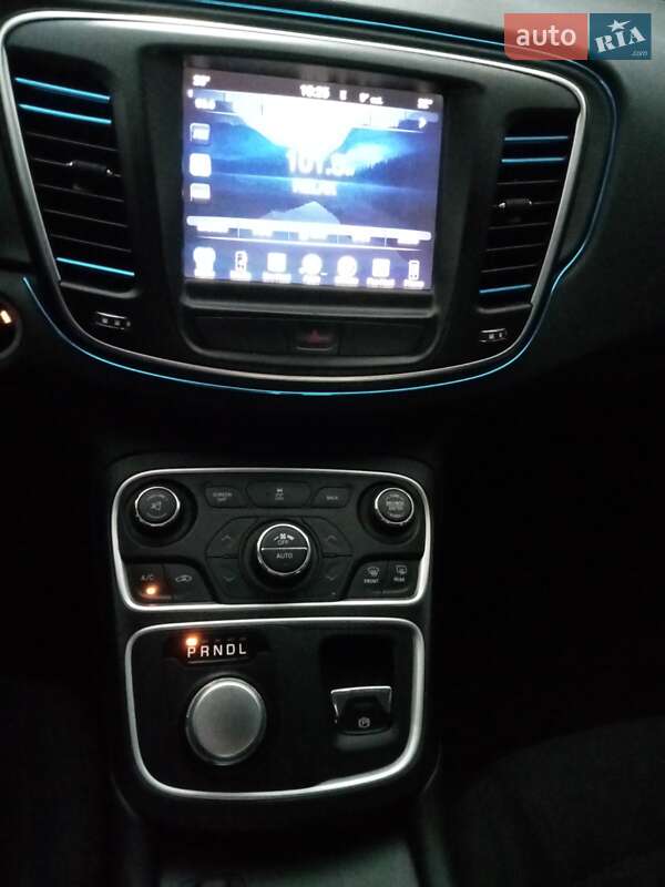 Седан Chrysler 200 2014 в Вишгороді