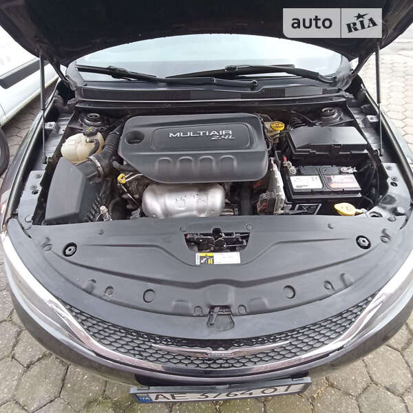Седан Chrysler 200 2015 в Дніпрі