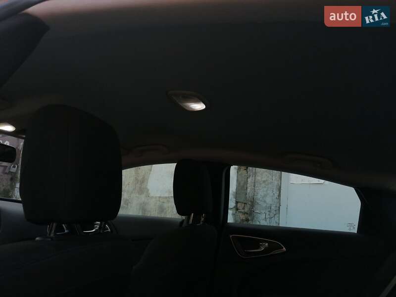 Седан Chrysler 200 2014 в Вышгороде