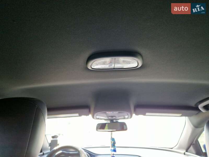 Седан Chrysler 200 2015 в Киеве