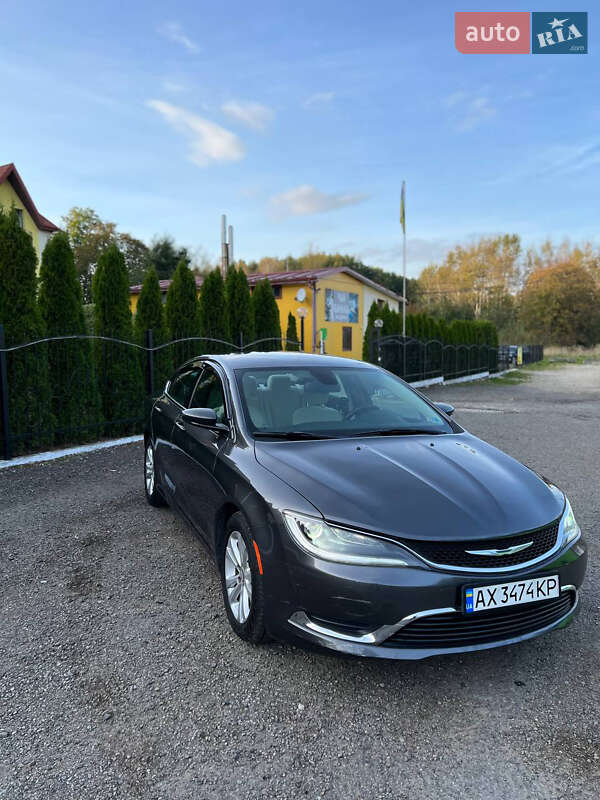 Седан Chrysler 200 2015 в Трускавце