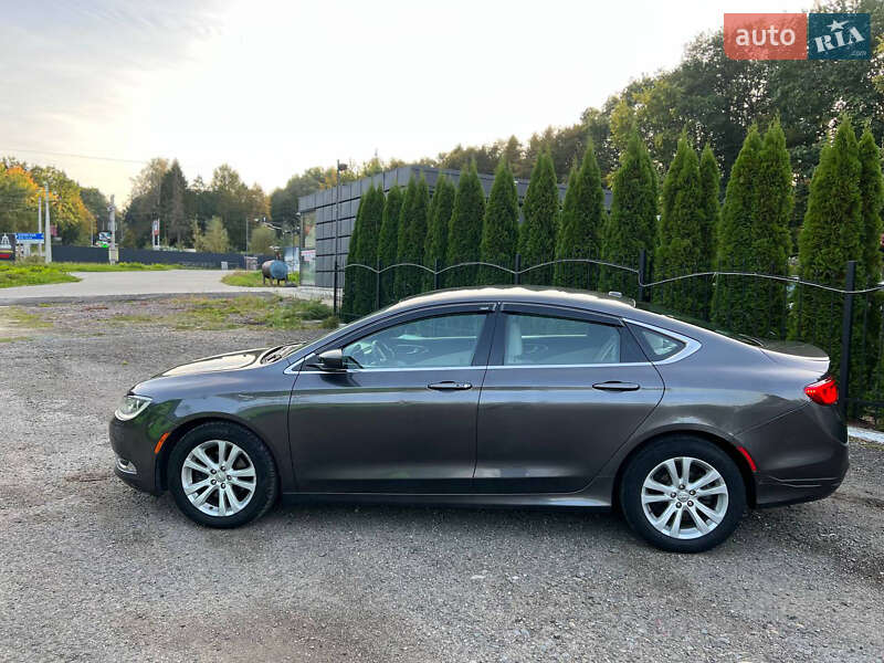 Седан Chrysler 200 2015 в Трускавце