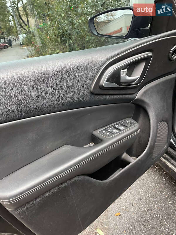 Седан Chrysler 200 2016 в Одесі