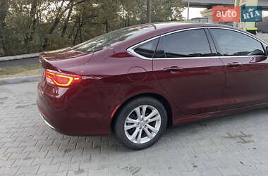 Седан Chrysler 200 2015 в Каневе