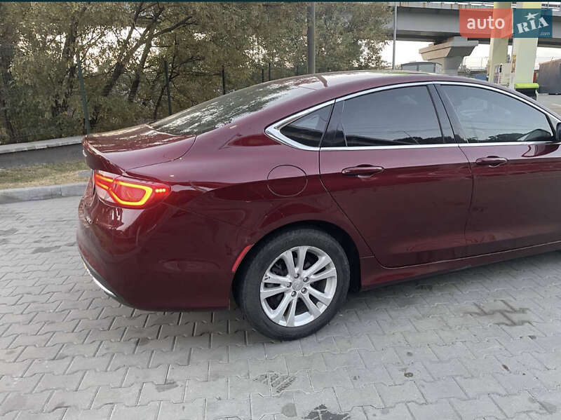 Седан Chrysler 200 2015 в Каневе