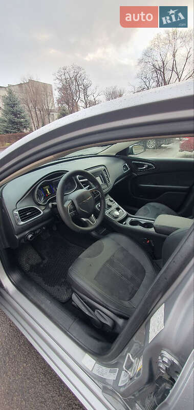 Седан Chrysler 200 2015 в Полтаві
