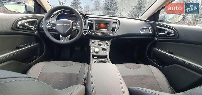 Седан Chrysler 200 2015 в Полтаві
