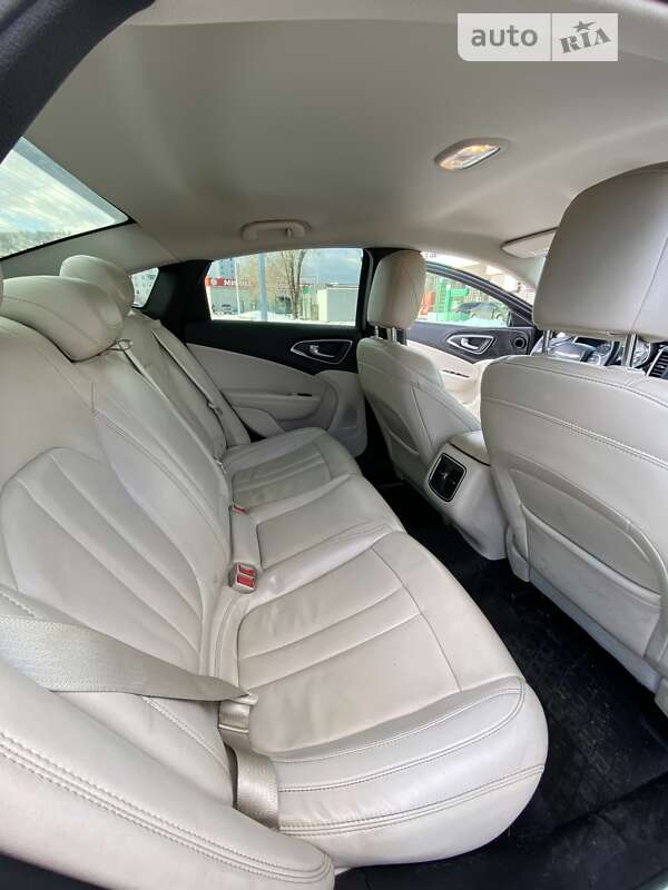 Седан Chrysler 200 2014 в Киеве