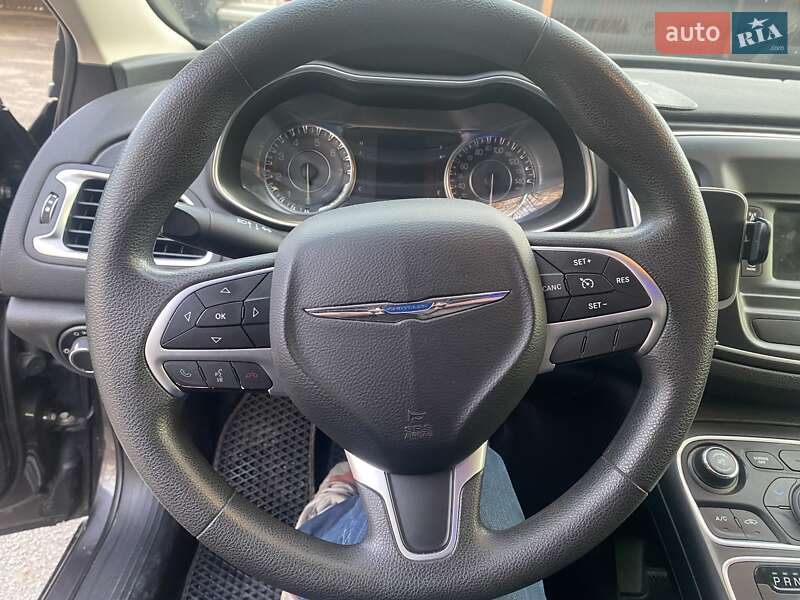 Седан Chrysler 200 2015 в Кривом Роге