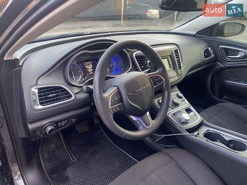 Седан Chrysler 200 2015 в Кривом Роге
