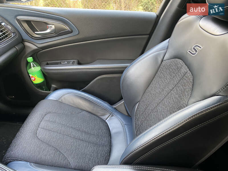 Седан Chrysler 200 2014 в Киеве