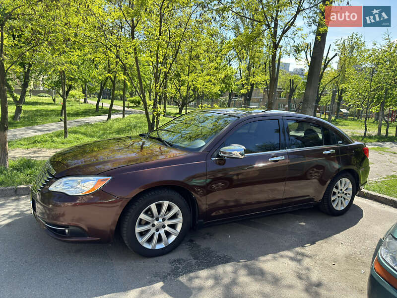 Седан Chrysler 200 2013 в Киеве