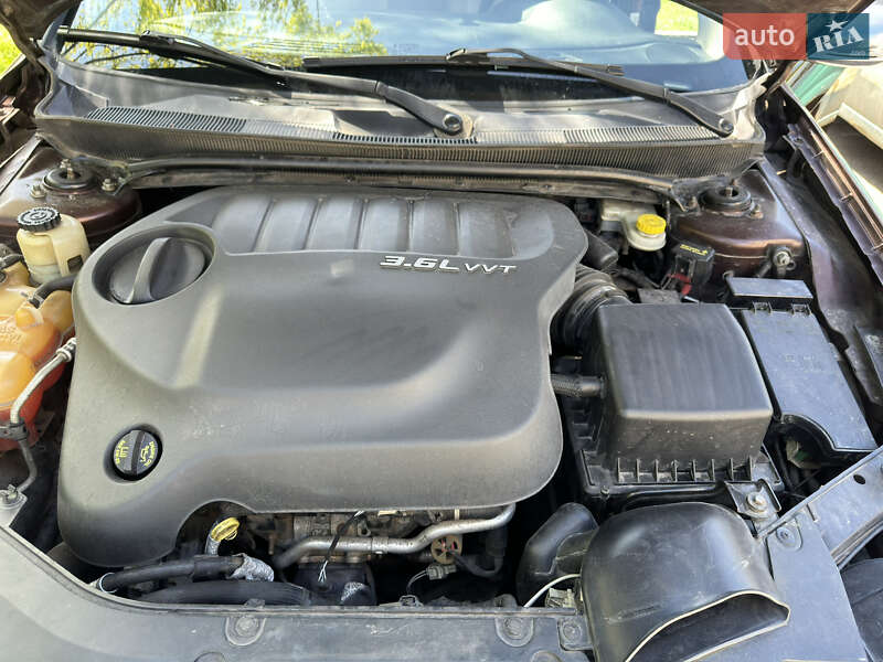 Седан Chrysler 200 2013 в Киеве