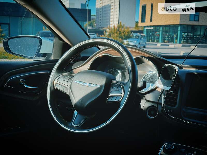Седан Chrysler 200 2015 в Хмельницком