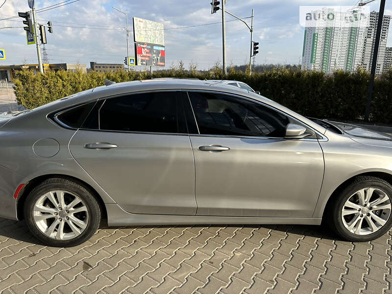 Седан Chrysler 200 2016 в Киеве