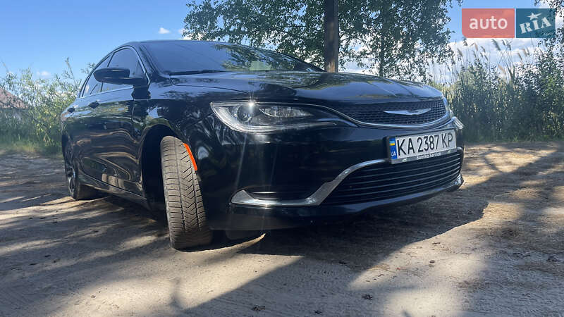 Седан Chrysler 200 2015 в Киеве
