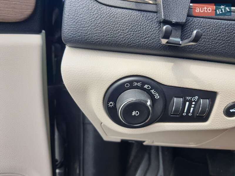 Седан Chrysler 200 2015 в Киеве
