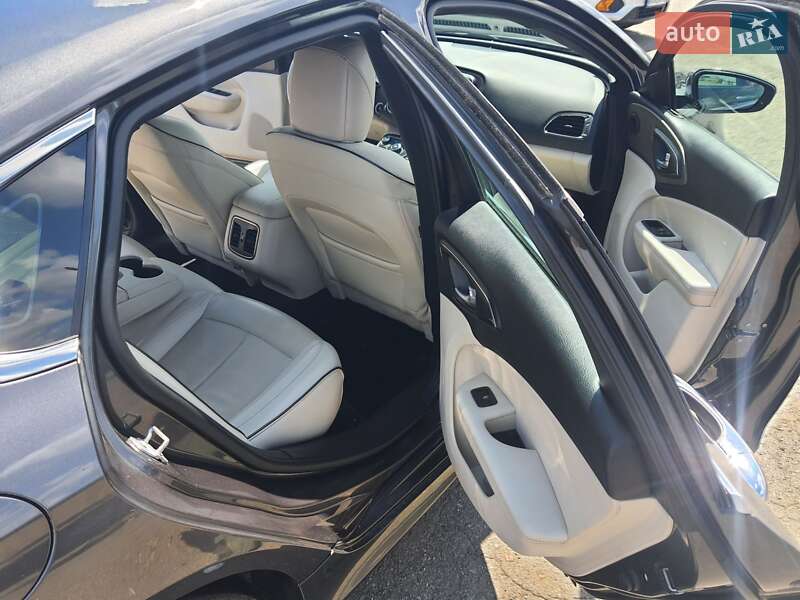 Седан Chrysler 200 2015 в Киеве