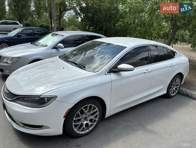 Седан Chrysler 200 2015 в Дніпрі