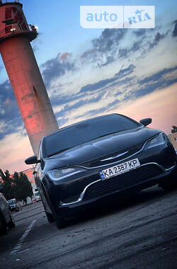 Седан Chrysler 200 2015 в Киеве