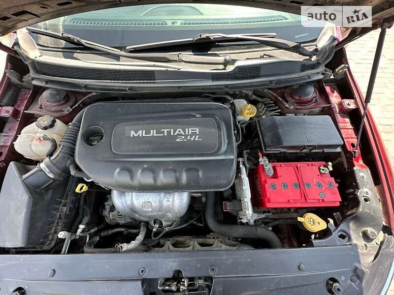 Седан Chrysler 200 2015 в Запорожье