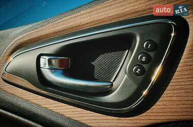 Седан Chrysler 200 2015 в 