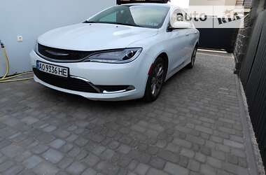 Седан Chrysler 200 2015 в Ужгороде