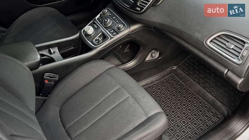 Седан Chrysler 200 2015 в Белой Церкви