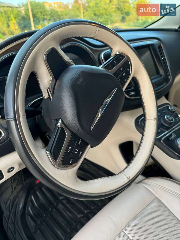 Седан Chrysler 200 2015 в Кривом Роге