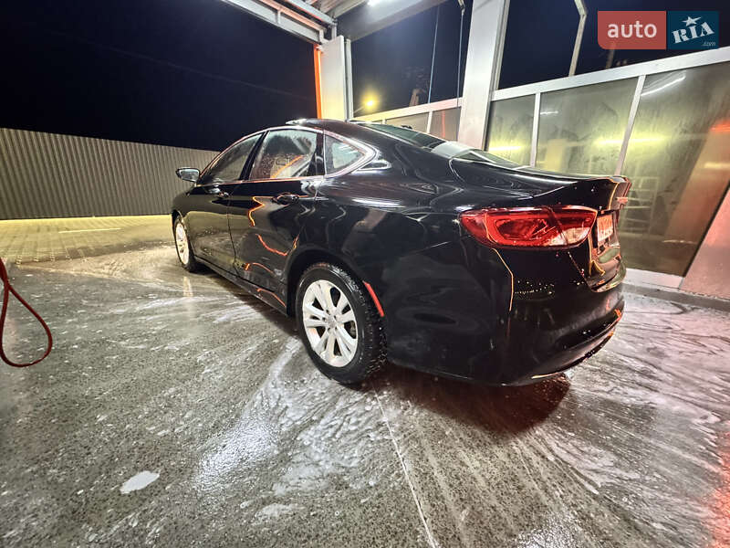 Седан Chrysler 200 2015 в Львові