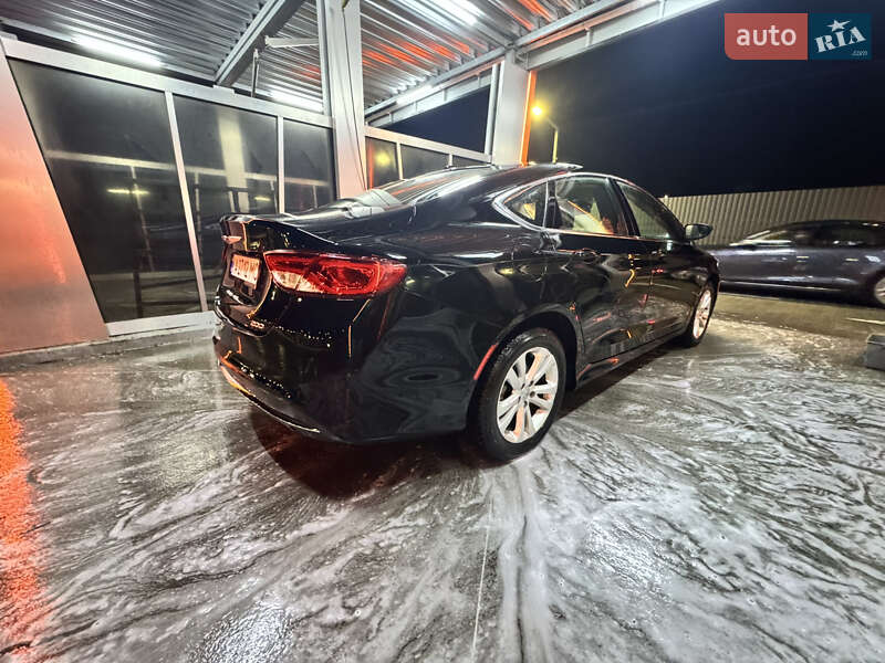 Седан Chrysler 200 2015 в Львове
