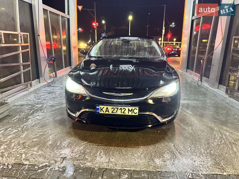 Седан Chrysler 200 2015 в Львове