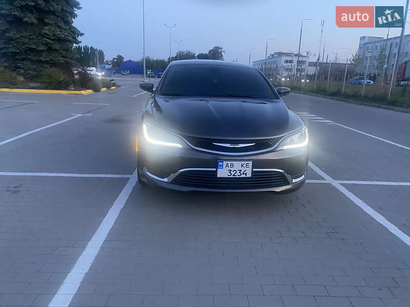 Седан Chrysler 200 2015 в Вінниці