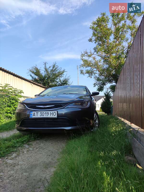 Седан Chrysler 200 2015 в Ивано-Франковске