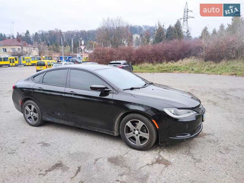 Седан Chrysler 200 2015 в Львове