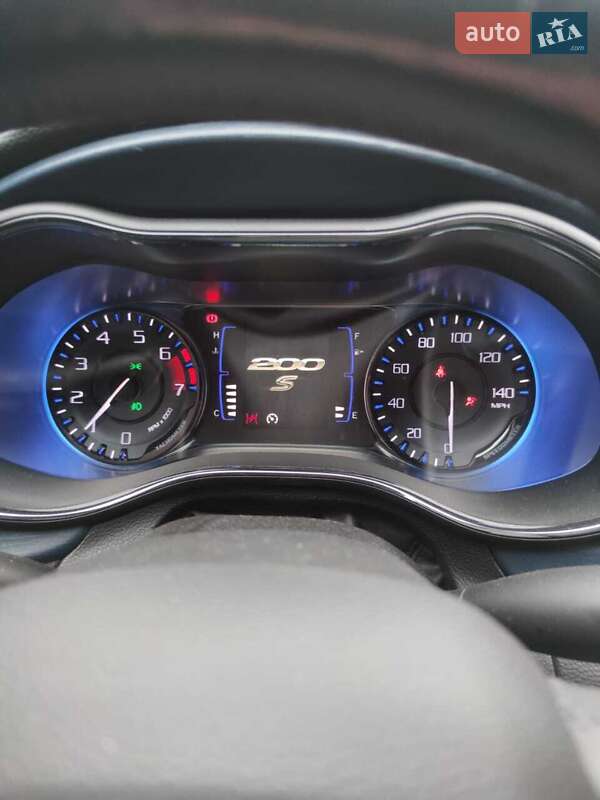 Седан Chrysler 200 2015 в Львове